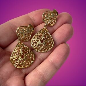 Vintage ladylike goldtone filigree teardrop dangle earrings